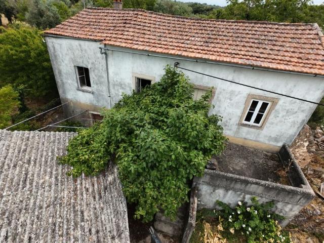 Casa de campo para restaurar em Chos