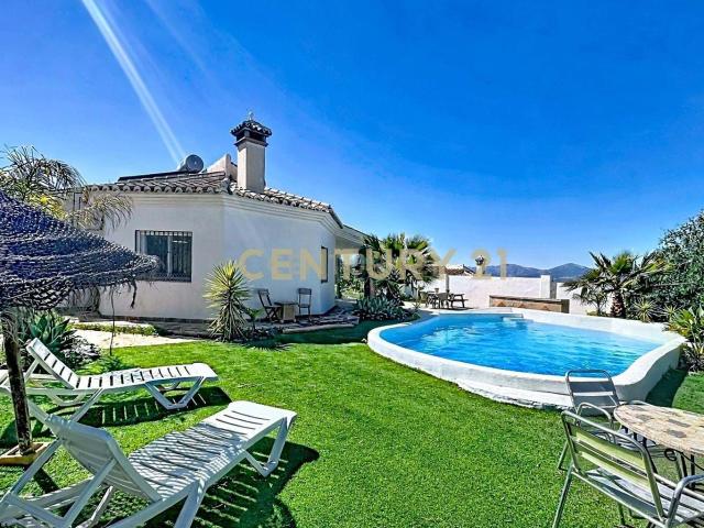 Casa de campo reformada con piscina y vistas panorámicas