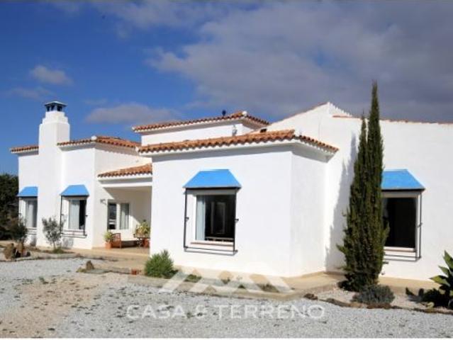 Casa de campo tranquila en Canillas de Aceituno | Vistas al lago y a la montaña