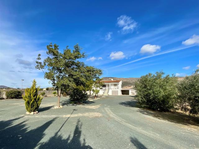Casa de campo 3 dormitorios 204 m2 204m² Blanca