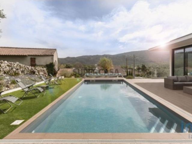 Casa de Cidade T3 em Alvados e Alcaria de 271,00 m²