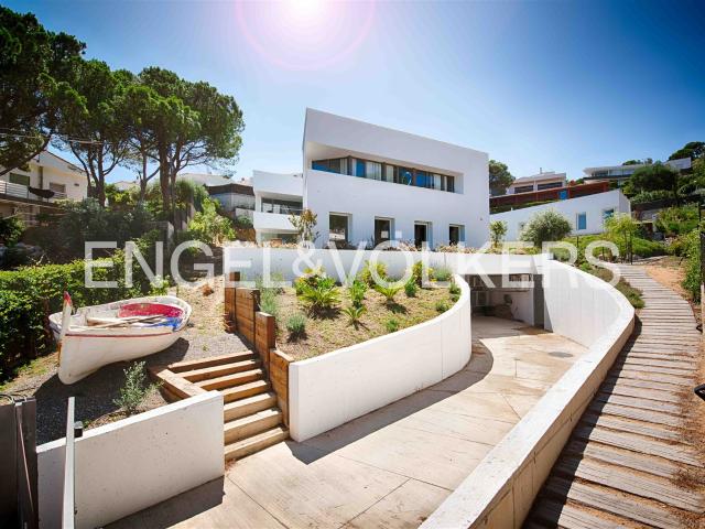 Casa de diseño cerca del mar, con garaje y piscina 393m² El Port de la Selva