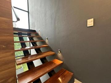 Casa de diseño moderno y de lujo en colonia Lomas Quebradas