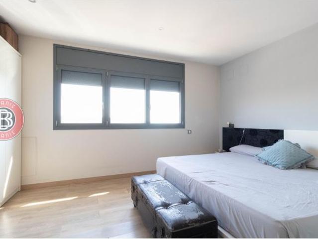 Casa de disseny al centre de Piera amb aerotèrmia, terra radiant i garatge per a dos cotxes