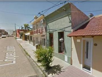 Casa De Dos Dormitorios, Un Baño, Excelente Zona. Amplio Jardin Lopez Jordan 79