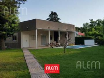 Casa de dos dormitorios en venta en El Bosquecillo