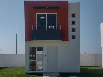 CASA DE DOS NIVELES LAGOS DE PUENTE MORENO