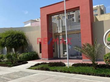 Casa De Dos Pisos En Venta En El Condominio Club Los Sauces T. ENEQUE