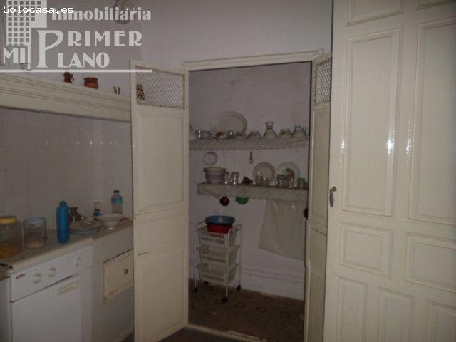 CASA DE DOS PLANTAS CON LOCALES JUNTO A PLAZA DE ESPAÑA* Facahada:18m / Suelo:495m2
