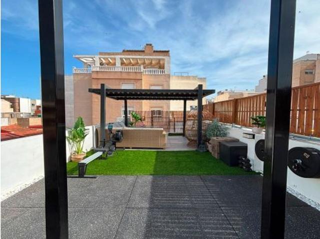 CASA DE DOS PLANTAS EN CENTRO DE TORREVIEJA REFORMADA TOTALMENTE