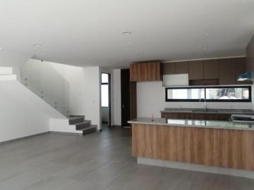 Casa de Ensueño en Venta en Juriquilla San Isidro, 3 Recamaras, Estudio, Lujo!
