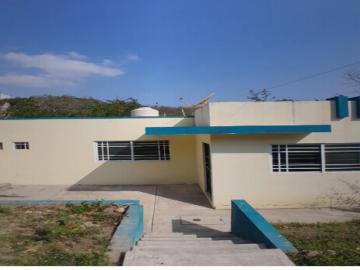 CASA DE ENTRGA INMEDIATA EN MANUEL AVILA CAMACHO, COLONIA MANANTIALES, SECTOR SANTA FE, TANTOYUCA