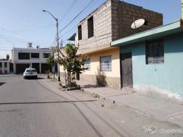 CASA DE ESQUINA CERCA A ZONA COMERCIAL BOLOGNESI