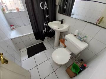 Casa de Esquina Aislada con Piscina, 4 Dormitorios, 2 Baños, Quilicura. 4 Dormitorios por 8500.00 en Quilicura