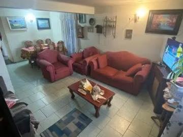 Casa de esquina en pasaje cerrado | 4 Dormitorios por 75000. 00 en Pedro Aguirre Cerda