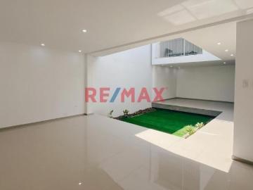 Casa De Estreno en Alquiler En Urb. Altos Del Valle