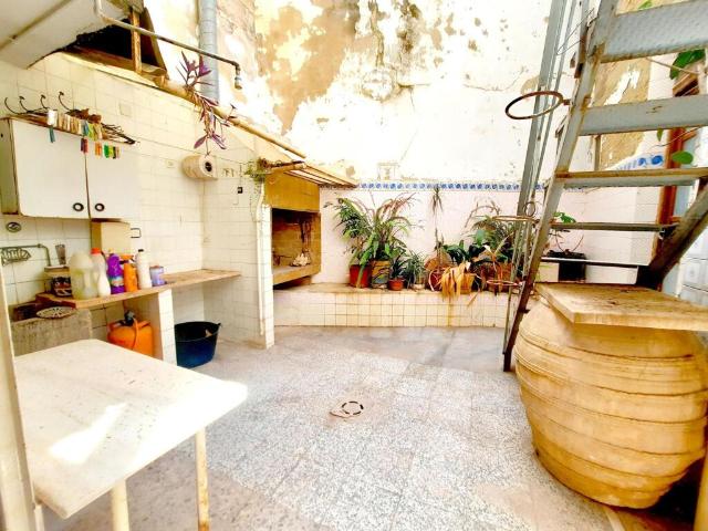 Casa de grandes dimensiones en pleno centro histórico