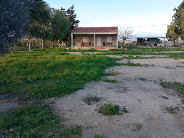 Casa de Huerta en Daya Nueva con Amplio Terreno
