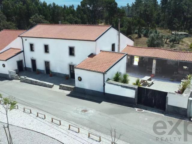 Casa de hóspedes restaurada com 200 anos, com estúdio de arte, cervejaria artesanal e licença AL registrada