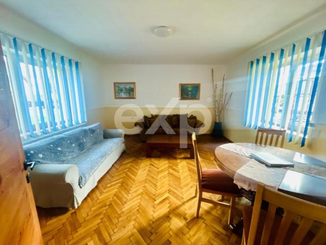 Casa de inchiriat 4 camere, Teren 551 mp Cristian 800 Euro