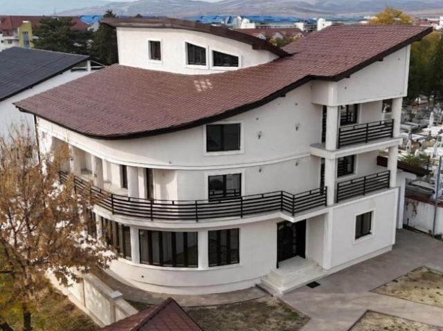 Casa de inchiriat
