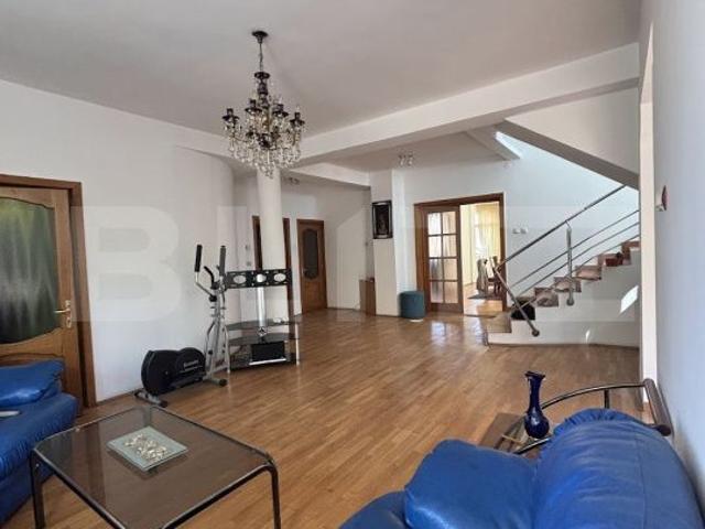 Casa de inchiriat, 8 camere, 800 mp, in Gruia langa stadion CFR