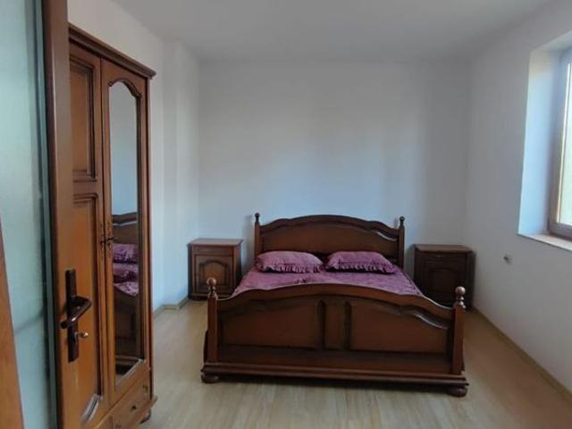 Casa de inchiriat – 2 dormitoare, 100 mp utili + curte 220 mp, garaj