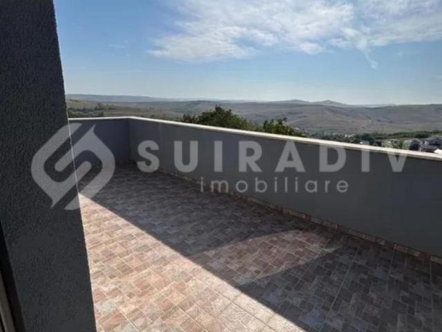 Casa de inchiriat cu 5 camere, 3 bai, curte in Dezmir