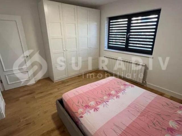 Casa de inchiriat cu 5 camere, 3 bai, curte in Dezmir