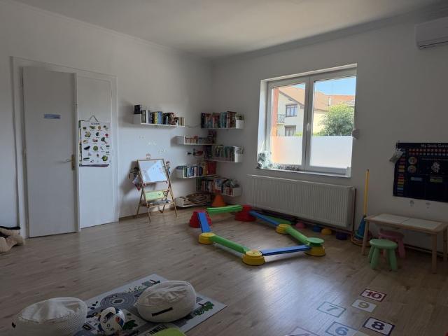CASA DE INCHIRIAT I CETATE I 5 CAMERE I 3 BAI I FINISATA COMPLET I CURTE I