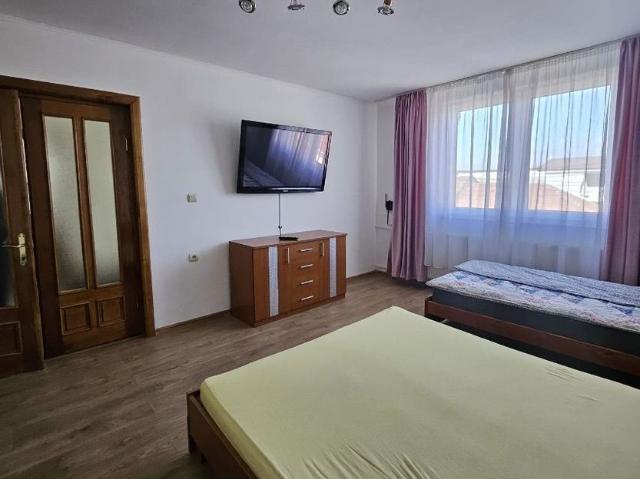 Casa de inchiriat in zona Piata Cetate singura în curte !