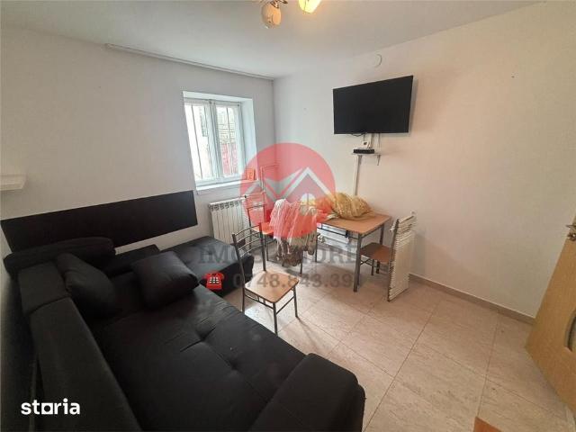 Casa de închiriat în Centru, curte proprie, Piata Veche