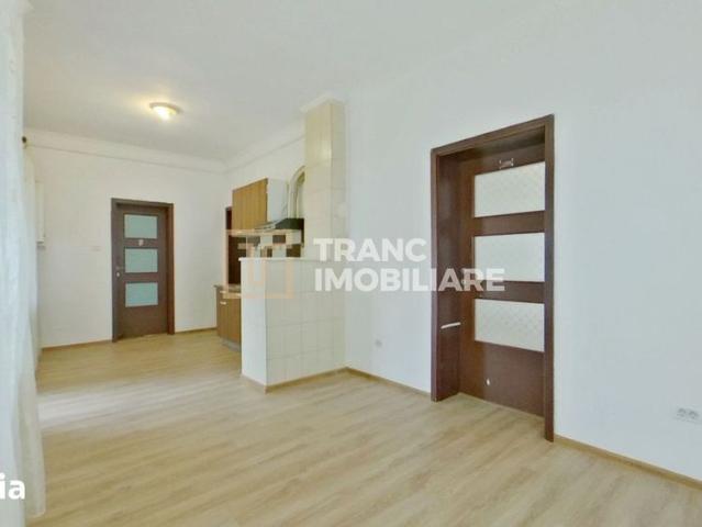 Casa de închiriat în Parneava / Curte spațioasă și confort