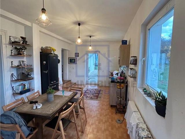Casa de inchiriat in Sibiu 6 camere, teren 1030 mp, pet friendly, zona Viile Sibiului de inchiriat