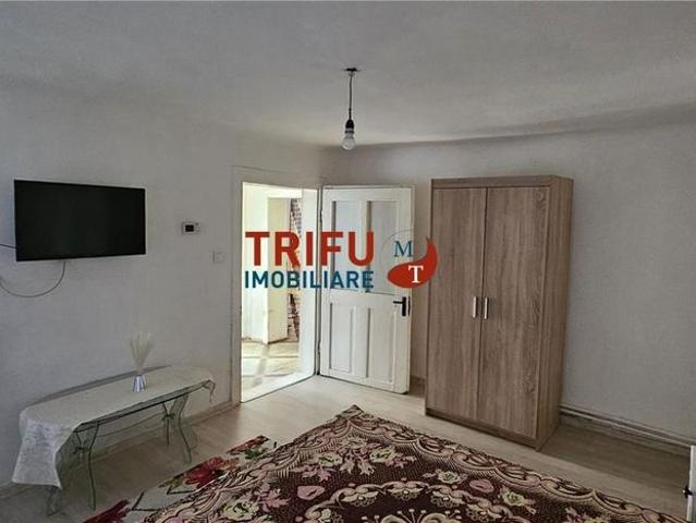 Casa de inchiriat pe nivel cu 2 camere, 2 locuri parcare Cetate