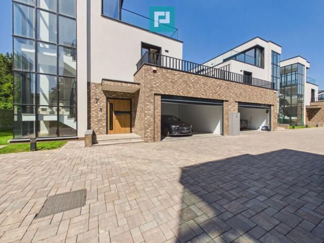 Casa de inchiriat premium, Iancu Nicolae