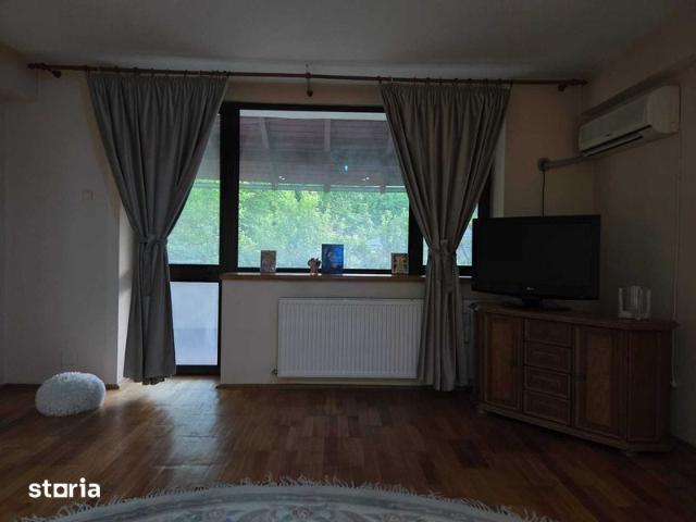Casa de inchiriat spatioasa,aerisita si cu un view extraordinar