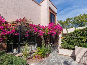 Casa de Juan Gabriel. Villa de Los Frailes
