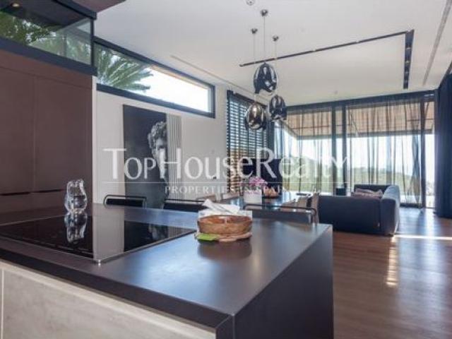 Casa de lujo con impresionantes vistas a Cala Canyelles. TRVP T1551