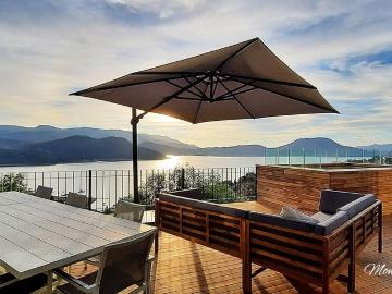 Casa de lujo con vista franca al lago