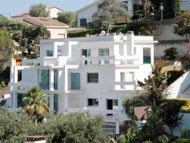 Casa de lujo en venta en Alella, Maresme – 598 m2, vistas al mar y piscina