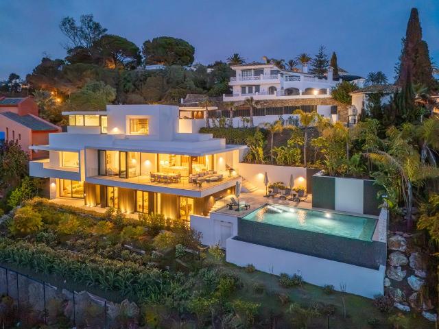 Casa de lujo contemporánea en Marbella Este con vistas al ma. 616m² El Rosario