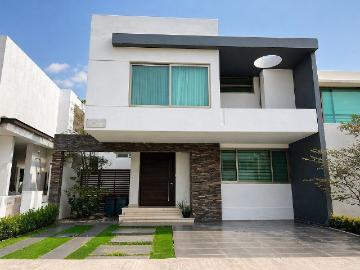 Casa de lujo amueblada en renta – Los Olivos Residencial, Zona Real, Zapopan