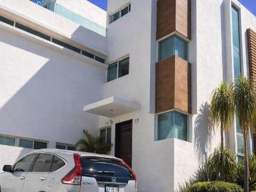 Casa de lujo en condominio Rinconada Santa Rita