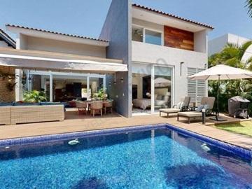 Casa de lujo en El Tigre Golf en venta con alberca y club de playa