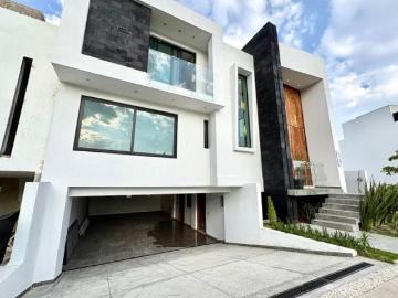 Casa de Lujo en Los Robles Alberca privada 437 mts de construcción