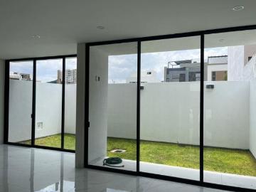 Casa de Lujo en Solares con Acabados Premium y Roof Garden