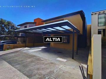 Casa de Lujo en Venta Altozano Campo de Golf Morelia | 4 Recámaras | Jardín | 511 m² Construcción