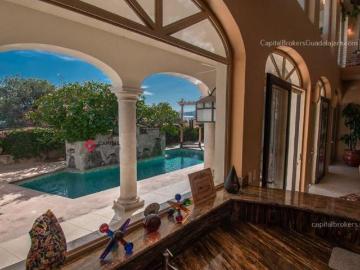 Casa de lujo en Venta en Ajijic con Alberca y Terraza con vista a la laguna