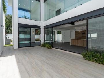 Casa de Lujo en Venta en Residencial PLAYA MAGNA 4 Recamaras con Alberca
